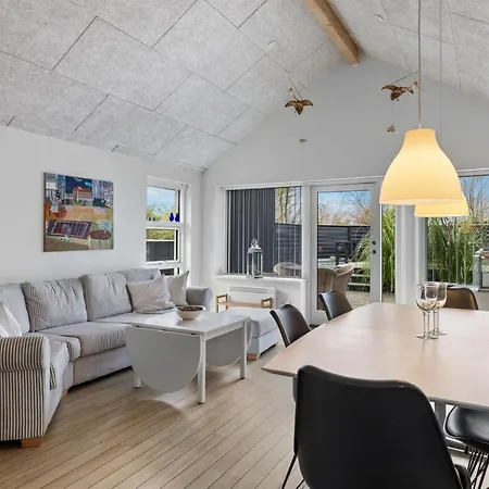 Lanica - 150m From The Sea By Interhome בית נופש